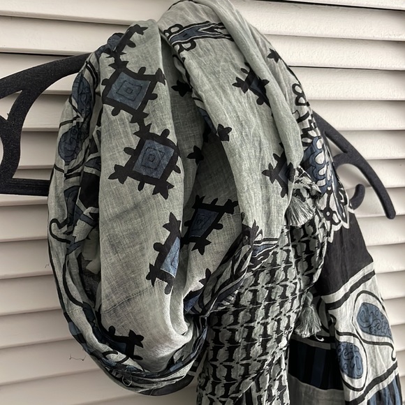 Lightweight Scarf - Picture 6 of 6